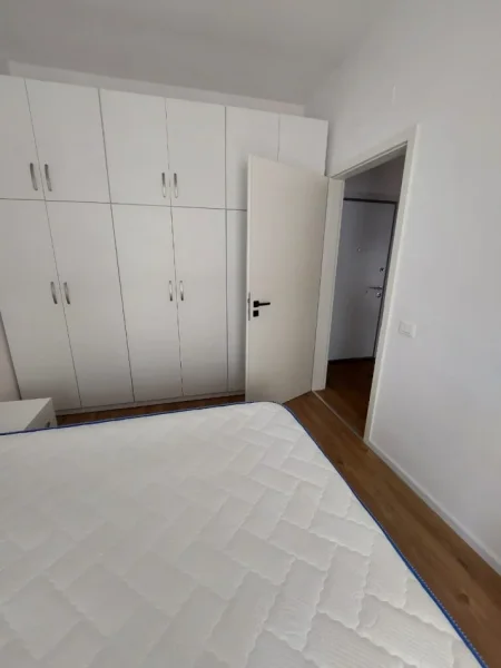 Tirane, jepet me qera apartament 1+1+Ballkon Kati 4, 60 m² 400 € (Kompleksi Kaimi)