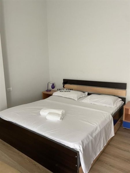 Tirane, jepet me qera apartament 3+1+Ballkon Kati 8, 220 m² 1.200 € (LIQENI I THATE)