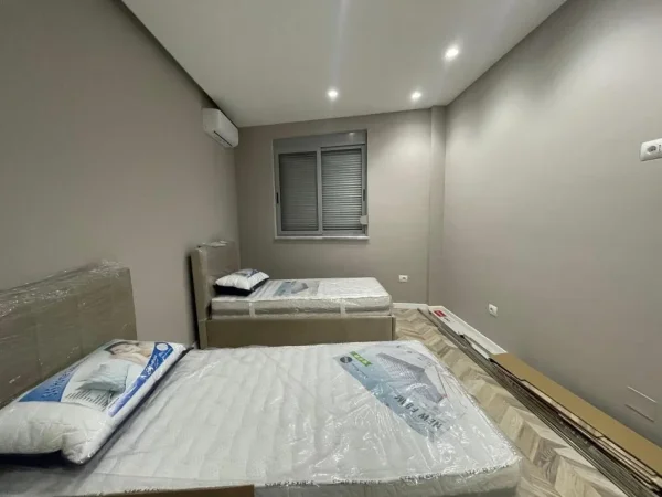 Tirane, jepet me qera apartament 2+1+Aneks+Ballkon Kati 7, 120 m² 1.000 € (9-Kateshet)