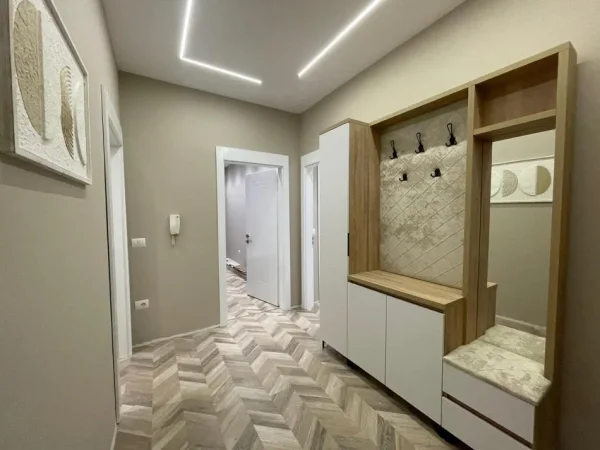 Tirane, jepet me qera apartament 2+1+Aneks+Ballkon Kati 7, 120 m² 1.000 € (9-Kateshet)