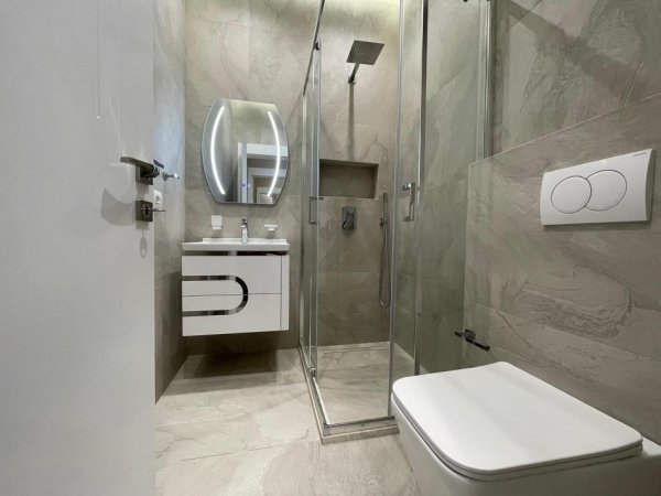 Tirane, jepet me qera apartament 2+1+Aneks+Ballkon Kati 7, 120 m² 1.000 € (9-Kateshet)
