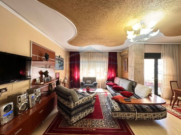 Tirane, jepet me qera apartament 2+1+Ballkon Kati 8, 125 m² 700 € (( + Post Parkimi ) Rruga e Elbasanit, Stadiumi Air Albania)
