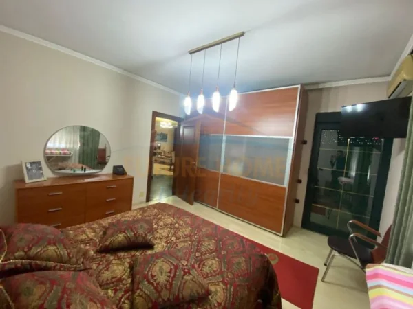 Tirane, jepet me qera apartament 2+1+Ballkon Kati 8, 125 m² 700 € (( + Post Parkimi ) Rruga e Elbasanit, Stadiumi Air Albania)