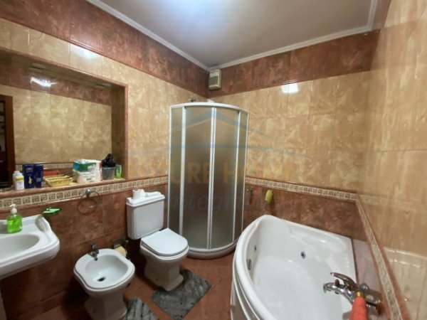 Tirane, jepet me qera apartament 2+1+Ballkon Kati 8, 125 m² 700 € (( + Post Parkimi ) Rruga e Elbasanit, Stadiumi Air Albania)