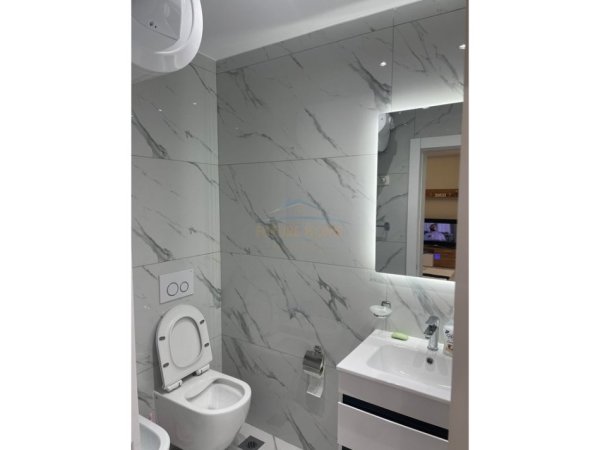 Tirane, jepet me qera apartament 1+1+Ballkon Kati 9, 70 m² 1.000 € (Liqeni)