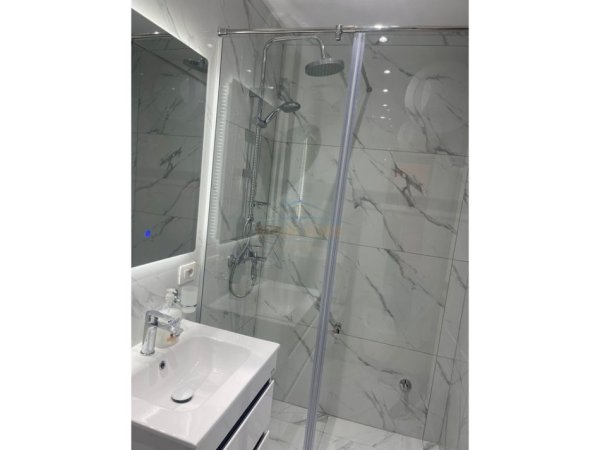 Tirane, jepet me qera apartament 1+1+Ballkon Kati 9, 70 m² 1.000 € (Liqeni)