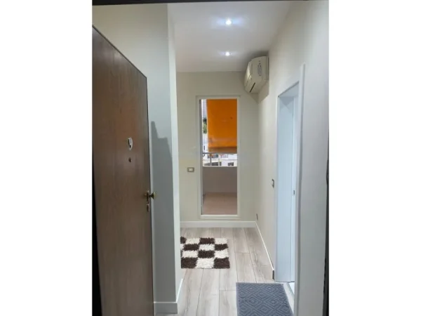 Tirane, jepet me qera apartament 1+1+Ballkon Kati 9, 70 m² 1.000 € (Liqeni)