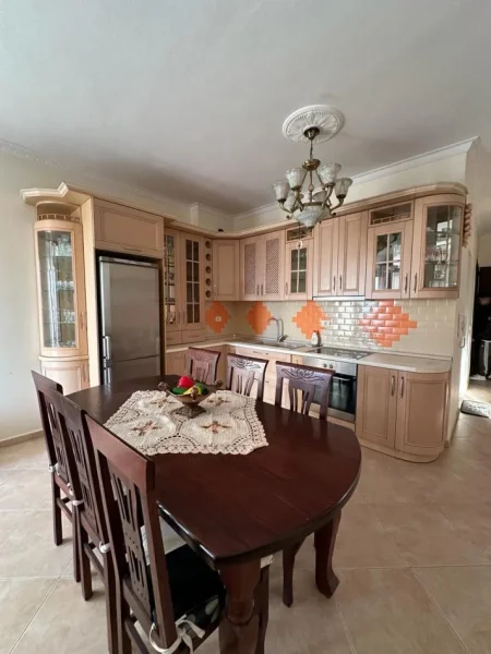 OKAZION :Rinegociohet cmimi tani në 85.000 eur .Shitet apartament 2+1+Ballkon Kati 6, 85.000 € (Lagjja Kryengritja e Fierit, Fier)