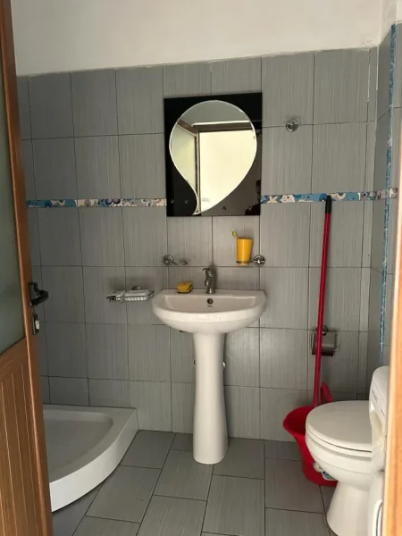 OKAZION :Rinegociohet cmimi tani në 85.000 eur .Shitet apartament 2+1+Ballkon Kati 6, 85.000 € (Lagjja Kryengritja e Fierit, Fier)