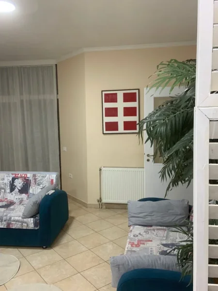 Tirane, jepet me qera apartament 1+1 Kati 3, 66 m² 650 € (Komuna parisit)