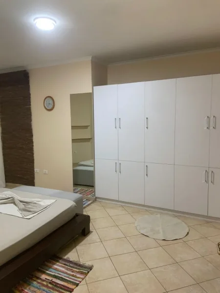 Tirane, jepet me qera apartament 1+1 Kati 3, 66 m² 650 € (Komuna parisit)