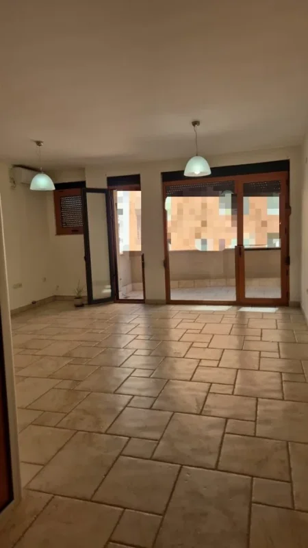 Tirane, jepet me qera zyre Kati 4, 140 m² 1.200 € (Stadiumi air albania)