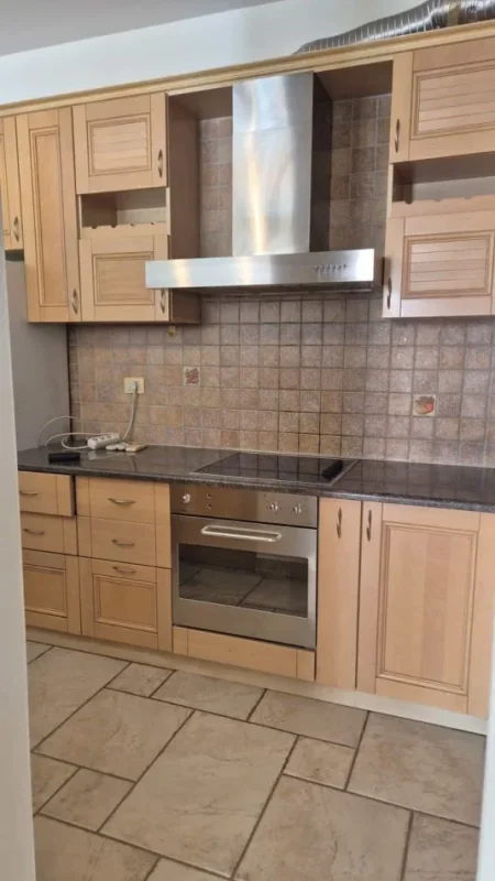 Tirane, jepet me qera zyre Kati 4, 140 m² 1.200 € (Stadiumi air albania)