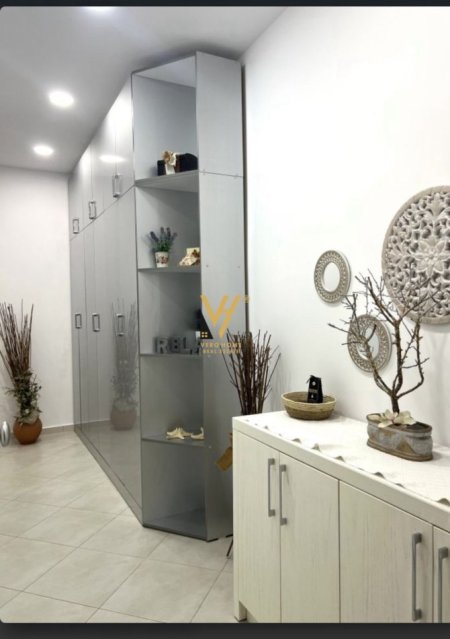 Tirane, jepet me qera apartament 1+1+Ballkon Kati 2, 75 m² 600 € (KOPSHTI BOTANIK)