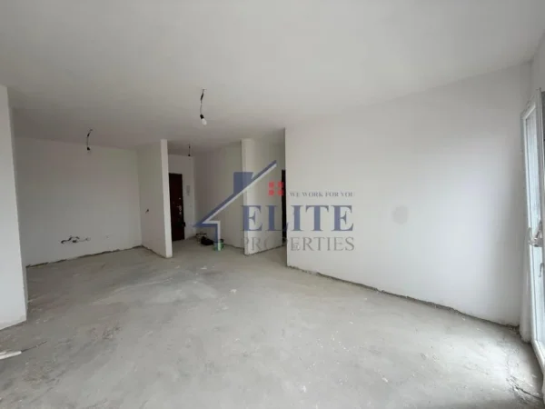 Tirane, shitet apartament 2+1+Ballkon Kati 9, 122 m² 177.000 € (Aura Kompleks)