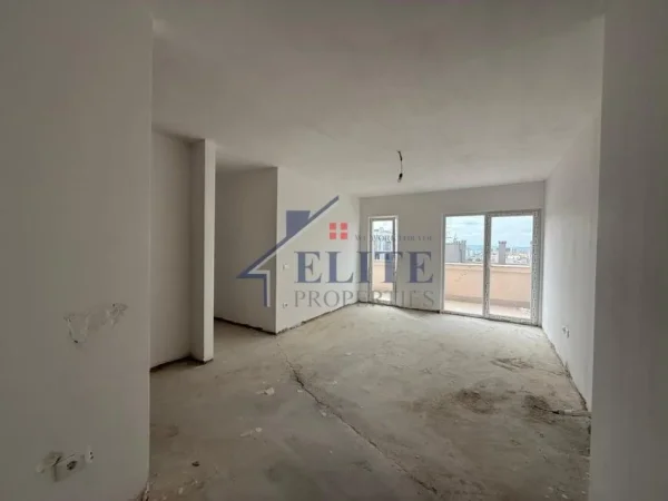 Tirane, shitet apartament 2+1+Ballkon Kati 9, 122 m² 177.000 € (Aura Kompleks)