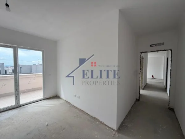 Tirane, shitet apartament 2+1+Ballkon Kati 9, 122 m² 177.000 € (Aura Kompleks)