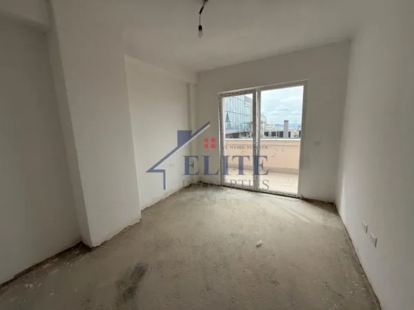 Tirane, shitet apartament 2+1+Ballkon Kati 9, 122 m² 177.000 € (Aura Kompleks)