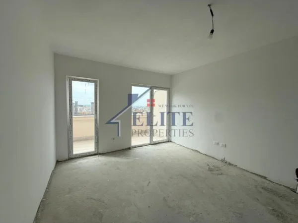Tirane, shitet apartament 2+1+Ballkon Kati 9, 122 m² 177.000 € (Aura Kompleks)