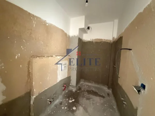 Tirane, shitet apartament 2+1+Ballkon Kati 9, 122 m² 177.000 € (Aura Kompleks)