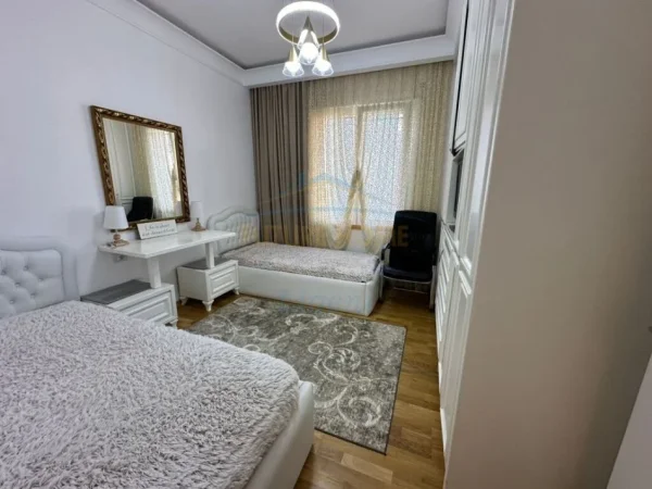 Tirane, shitet apartament 3+1 Kati 3, 123 m² 255.000 € (Liqeni i Thate)