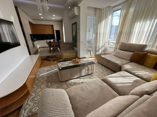 Tirane, shitet apartament 3+1 Kati 3, 123 m² 255.000 € (Liqeni i Thate)