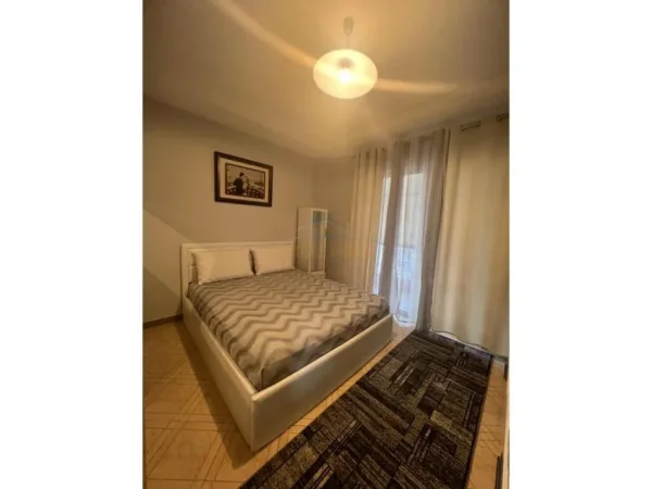 Tirane, jepet me qera apartament 1+1+Ballkon Kati 5, 63 m² 530 € (Rruga 5 Maji)