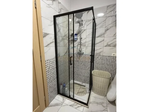 Tirane, jepet me qera apartament 2+1 Kati 2, 80 m² 700 € (Liqeni i Thate)