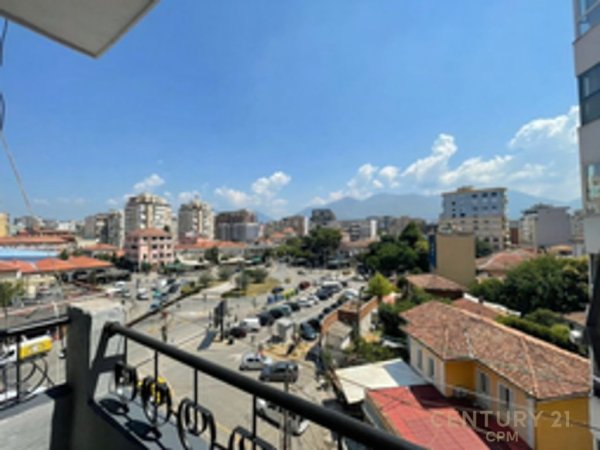 Tirane, jepet me qera apartament 2+1 Kati 5, 106 m² 500 € (Pazari i Ri)