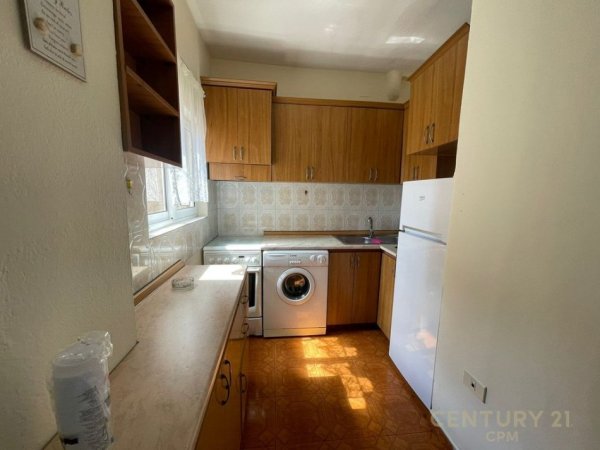 Tirane, jepet me qera apartament 2+1 Kati 5, 106 m² 500 € (Pazari i Ri)