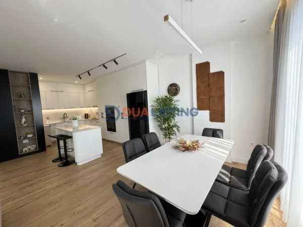 Tirane, shitet apartament 3+1+Ballkon Kati 8, 155 m² 312.000 € (Porcelan)
