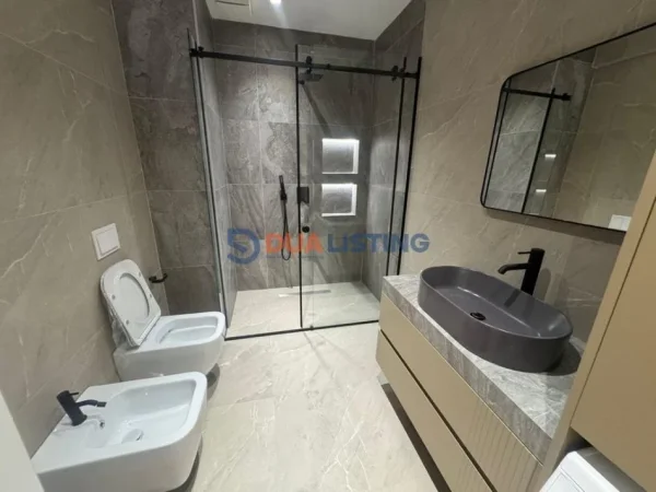 Tirane, jepet me qera apartament 2+1+Ballkon Kati 2, 110 m² 1.300 € (Liqeni i Thate)