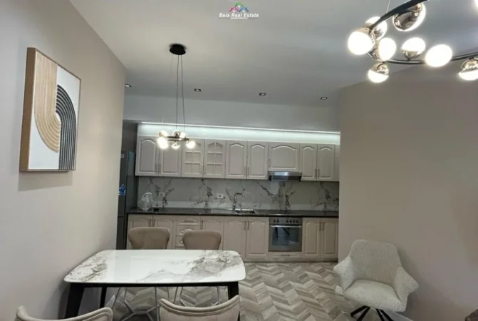 Tirane, jepet me qera 2+1+Ballkon Kati 7, 120 m² 1.200 € (9 kateshet)