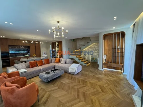 Durres, shitet Vile 3+1+Aneks+Ballkon Kati 0, 345 m² 750.000 € (Gjiri i Lalzit)