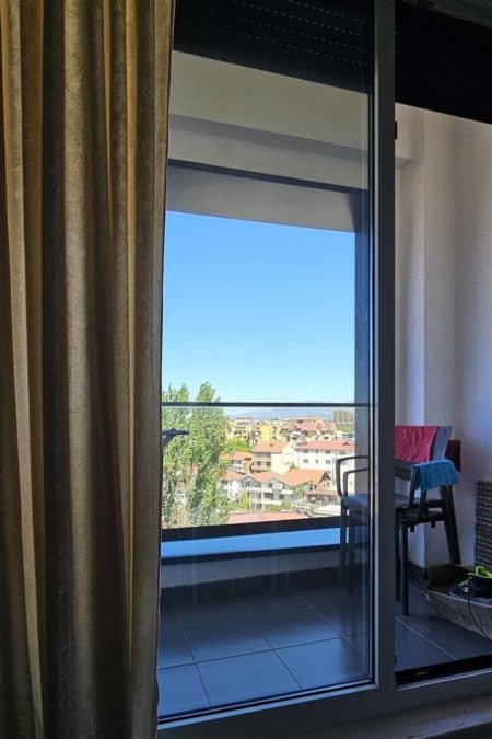Tirane, jepet me qera apartament 1+1+Ballkon Kati 7, 550 € (rruga frosian plaku)