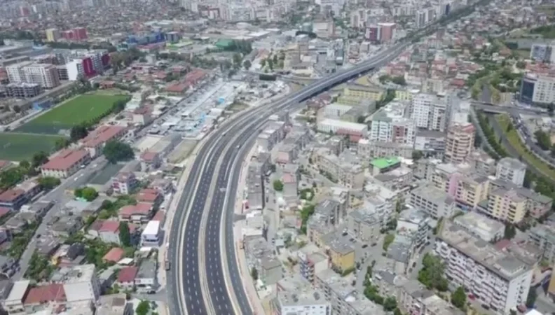 Tirane, ndarje qeraje dyqan Kati 0, 40 m² 400 € (Astir)