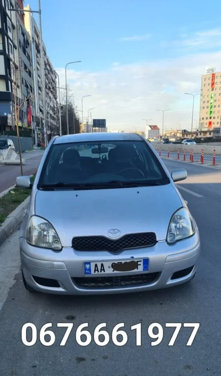 Tirane, shes makine Toyota Yaris 1.4 nafte. Nafte, manuale Klima 2.700 km 2.701 €