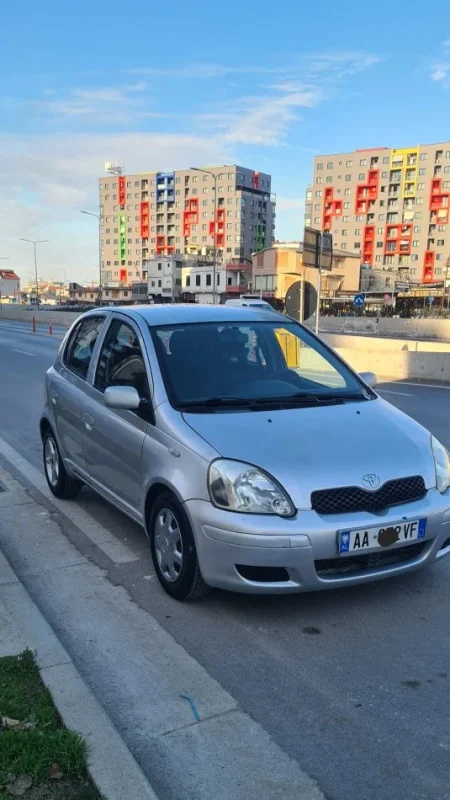 Tirane, shes makine Toyota Yaris 1.4 nafte. Nafte, manuale Klima 2.700 km 2.701 €