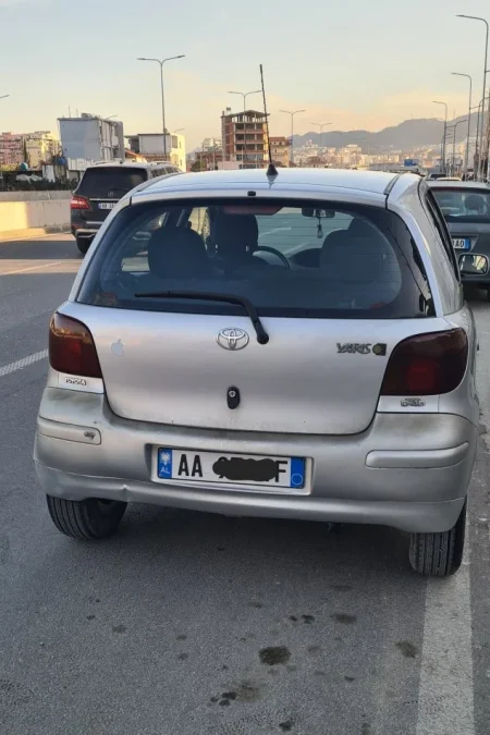 Tirane, shes makine Toyota Yaris 1.4 nafte. Nafte, manuale Klima 2.700 km 2.701 €