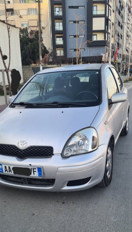 Tirane, shes makine Toyota Yaris 1.4 nafte. Nafte, manuale Klima 2.700 km 2.701 €