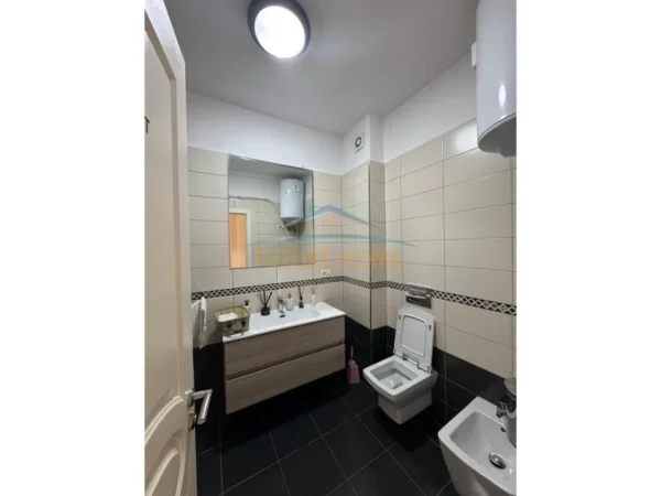 Tirane, shitet apartament 2+1+Ballkon Kati 3, 109 m² 275.000 € (Rruga e Kosovareve)