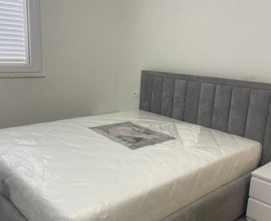 Tirane, jepet me qera apartament 1+1+Ballkon Kati 5, 65 m² 400 € (baftjar lici)