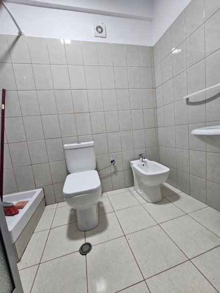 Tirane, jepet me qera apartament 2+1+Ballkon Kati 2, 98 m² 350 € (Fresk / shkolla 17 shkurti)