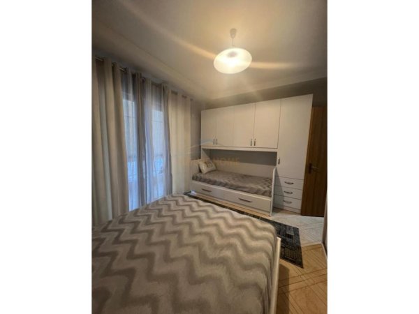 Tirane, jepet me qera apartament 1+1 Kati 5, 63 m² 530 € (Rruga 5 maji)
