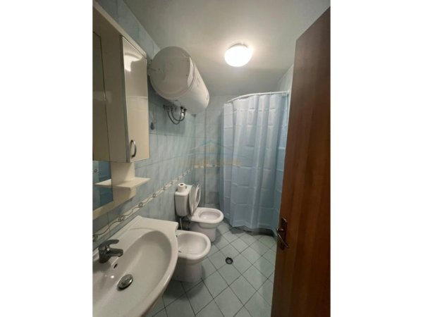 Tirane, jepet me qera apartament 1+1 Kati 5, 63 m² 530 € (Rruga 5 maji)