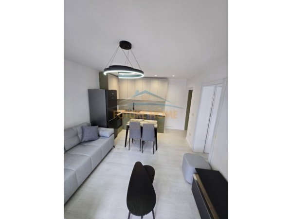 Tirane, jepet me qera apartament 1+1+Ballkon Kati 5, 45 m² 600 € (Myslym Shyri)