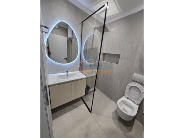 Tirane, jepet me qera apartament 1+1+Ballkon Kati 5, 45 m² 600 € (Myslym Shyri)