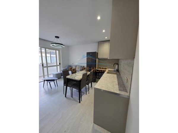 Tirane, jepet me qera apartament 1+1+Ballkon Kati 5, 45 m² 600 € (Myslym Shyri)
