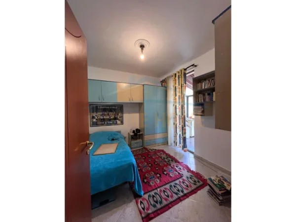 Tirane, shitet apartament 2+1 Kati 2, 119 m² 237.000 € (Rruga e Kavajes)