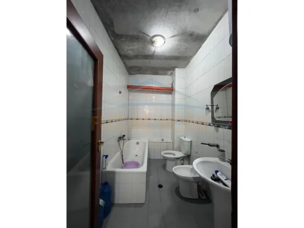 Tirane, shitet apartament 2+1 Kati 2, 119 m² 237.000 € (Rruga e Kavajes)